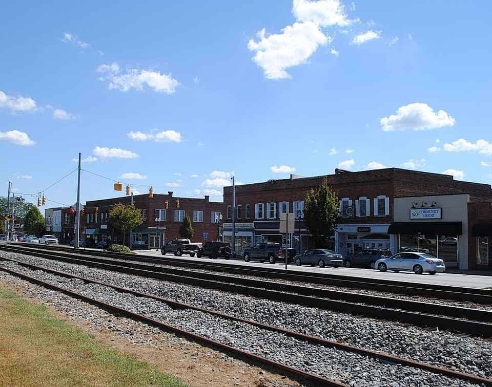Moving to Easley, SC: Cost of Living, Neighborhoods & the Greenville Commute